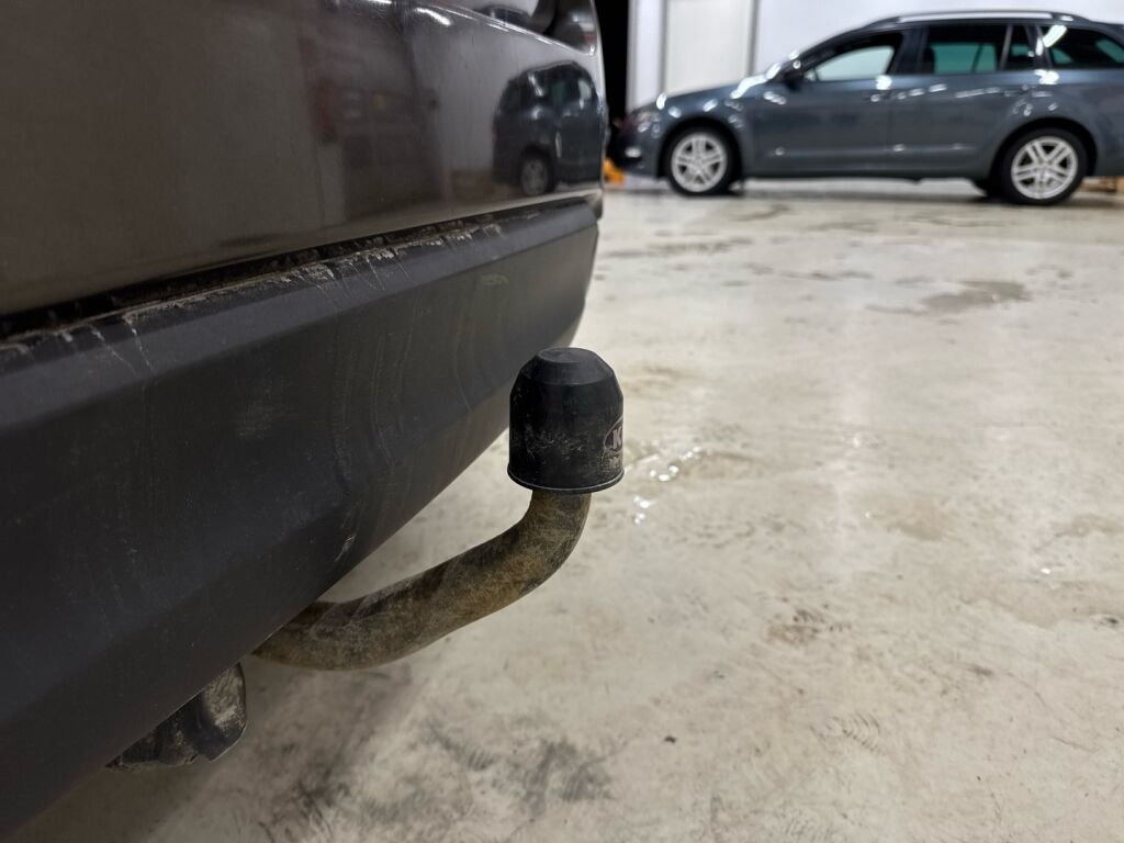 Kia Carens 2016 Ruskea (beige)