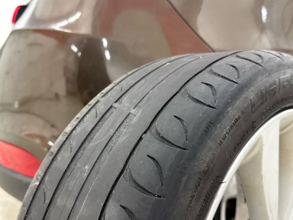 Kia Carens 2016 Ruskea (beige)