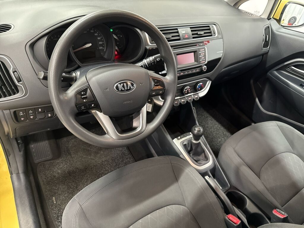 Kia Rio 2016 Keltainen