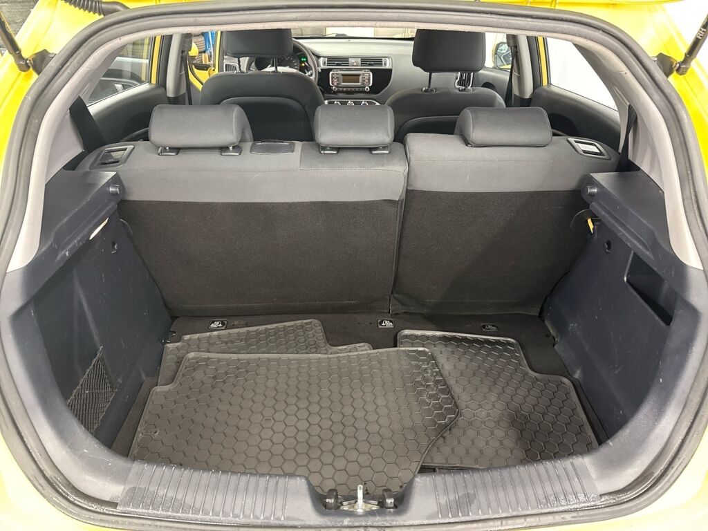 Kia Rio 2016 Keltainen