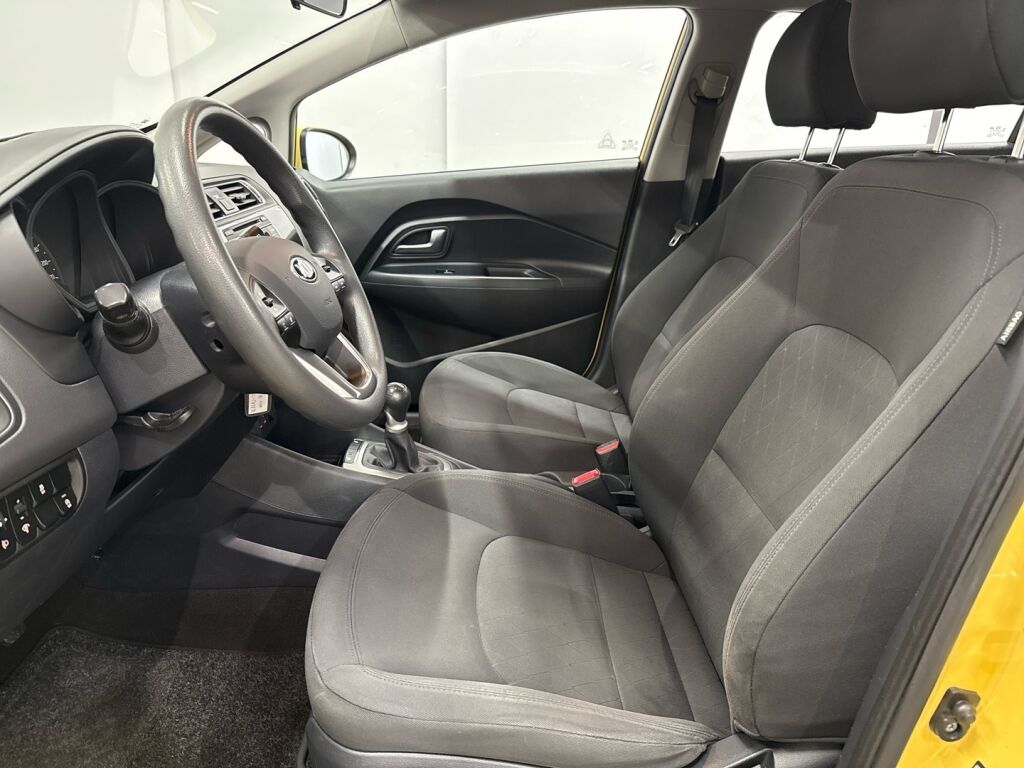 Kia Rio 2016 Keltainen