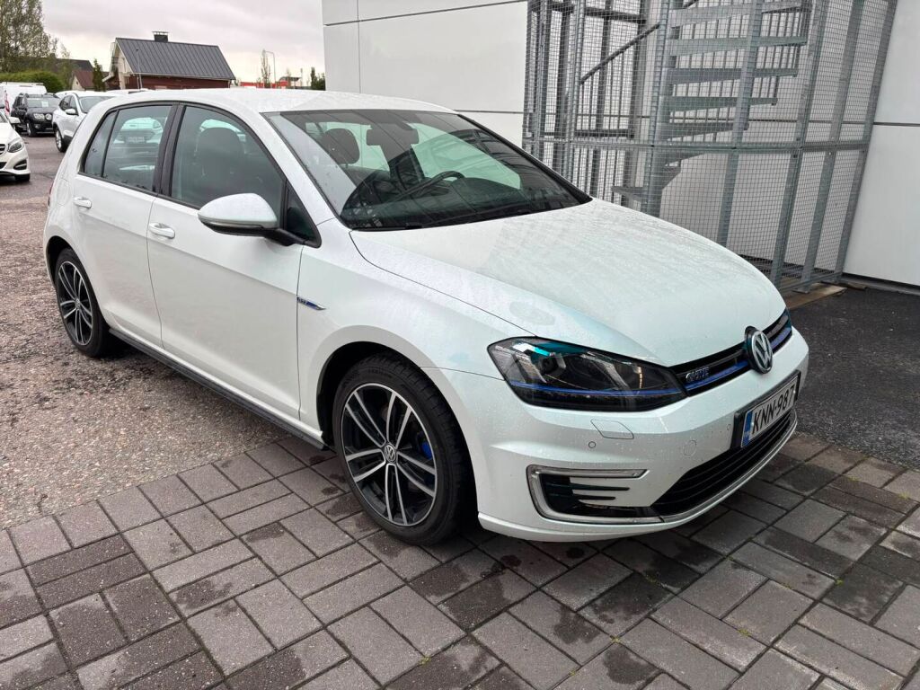 Volkswagen Golf 2016 Valkoinen