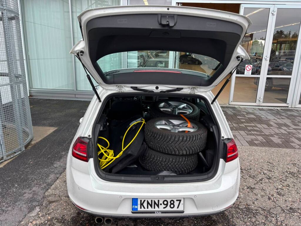 Volkswagen Golf 2016 Valkoinen