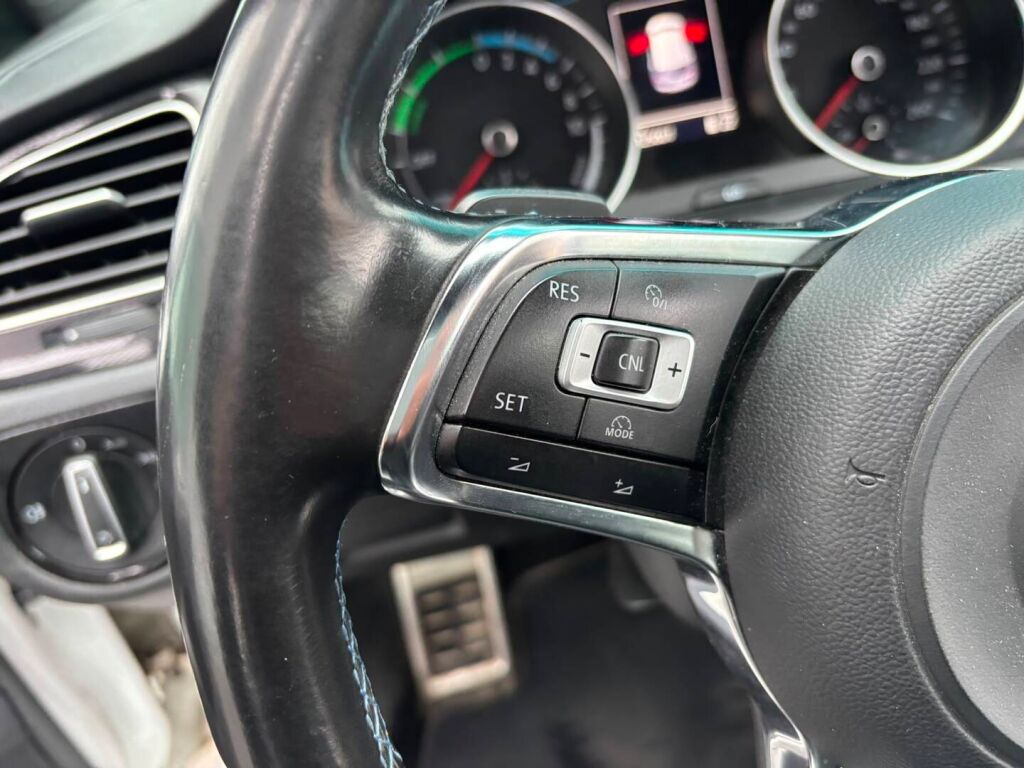 Volkswagen Golf 2016 Valkoinen