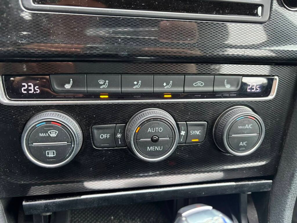 Volkswagen Golf 2016 Valkoinen