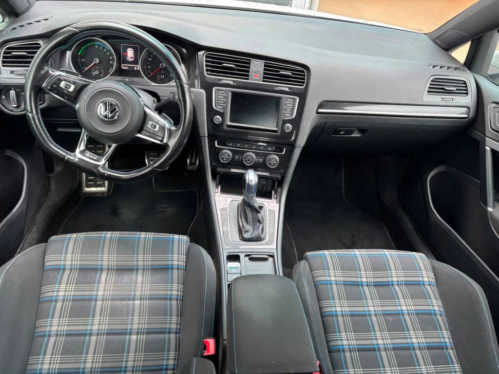 Volkswagen Golf 2016 Valkoinen
