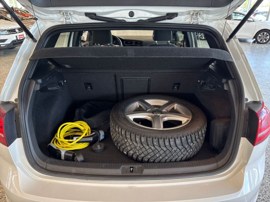Volkswagen Golf 2016 Valkoinen