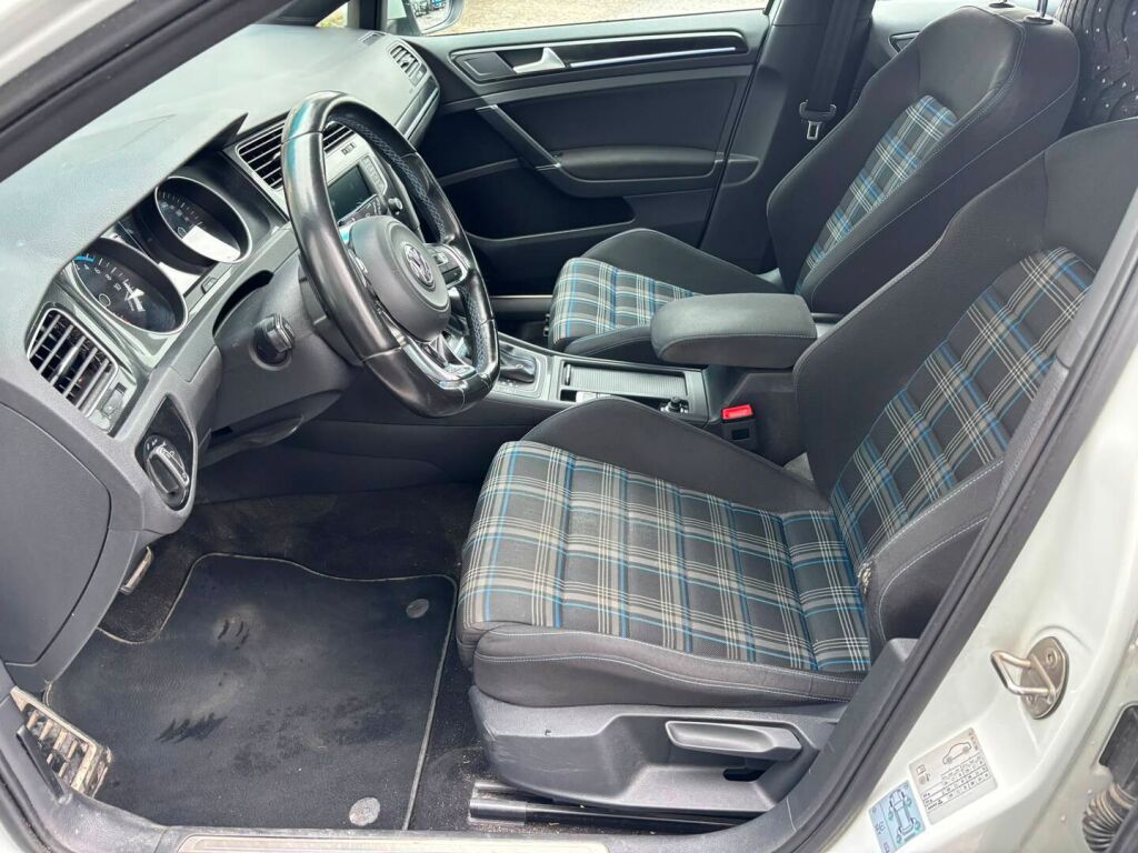 Volkswagen Golf 2016 Valkoinen