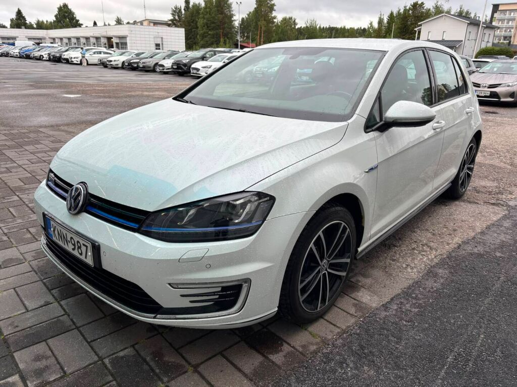 Volkswagen Golf 2016 Valkoinen