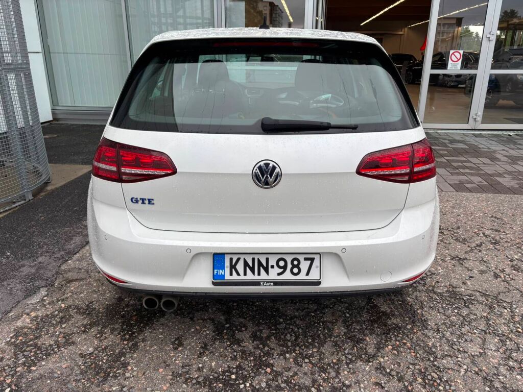 Volkswagen Golf 2016 Valkoinen