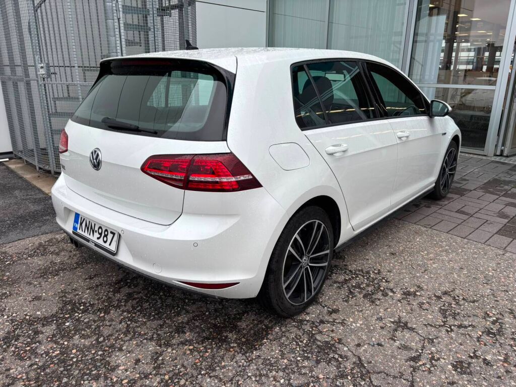 Volkswagen Golf 2016 Valkoinen