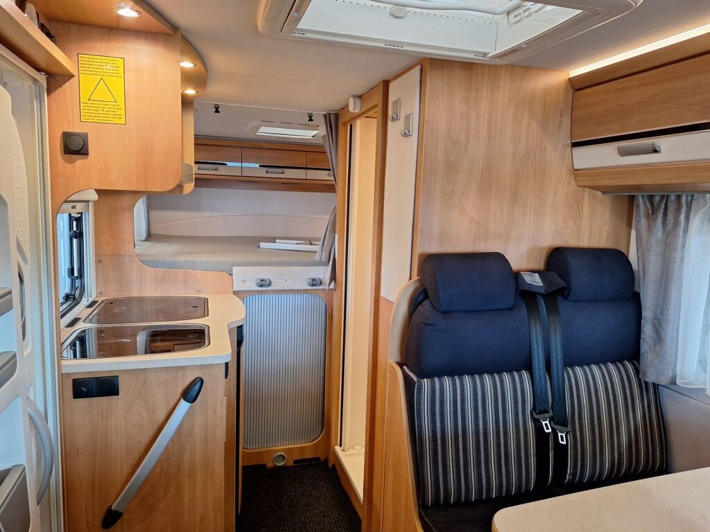 Dethleffs GLOBEBUS 2015 Sininen