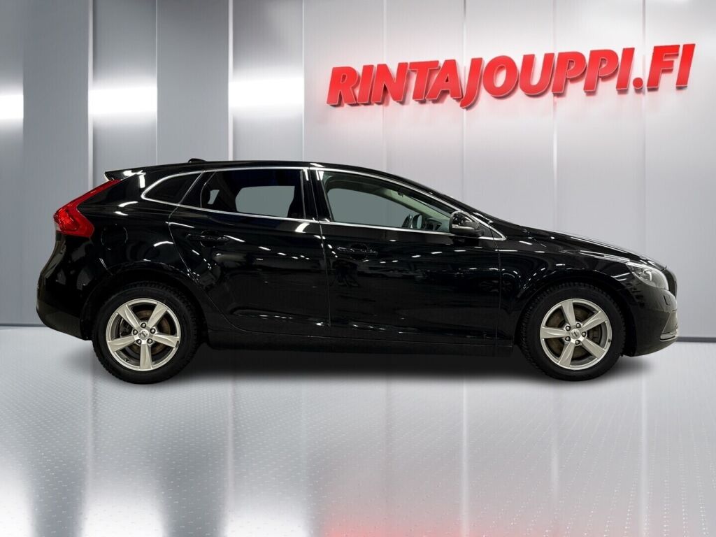Volvo V40 2017 Musta