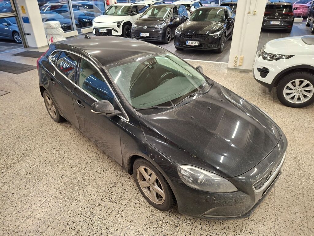 Volvo V40 2017 Musta