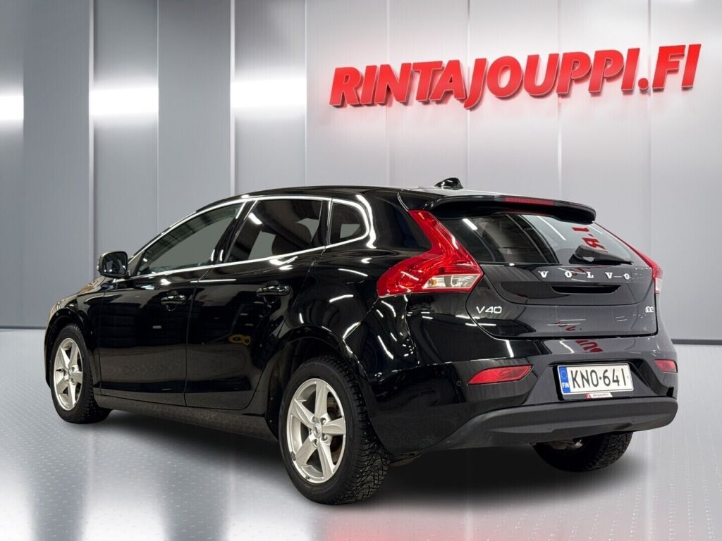Volvo V40 2017 Musta
