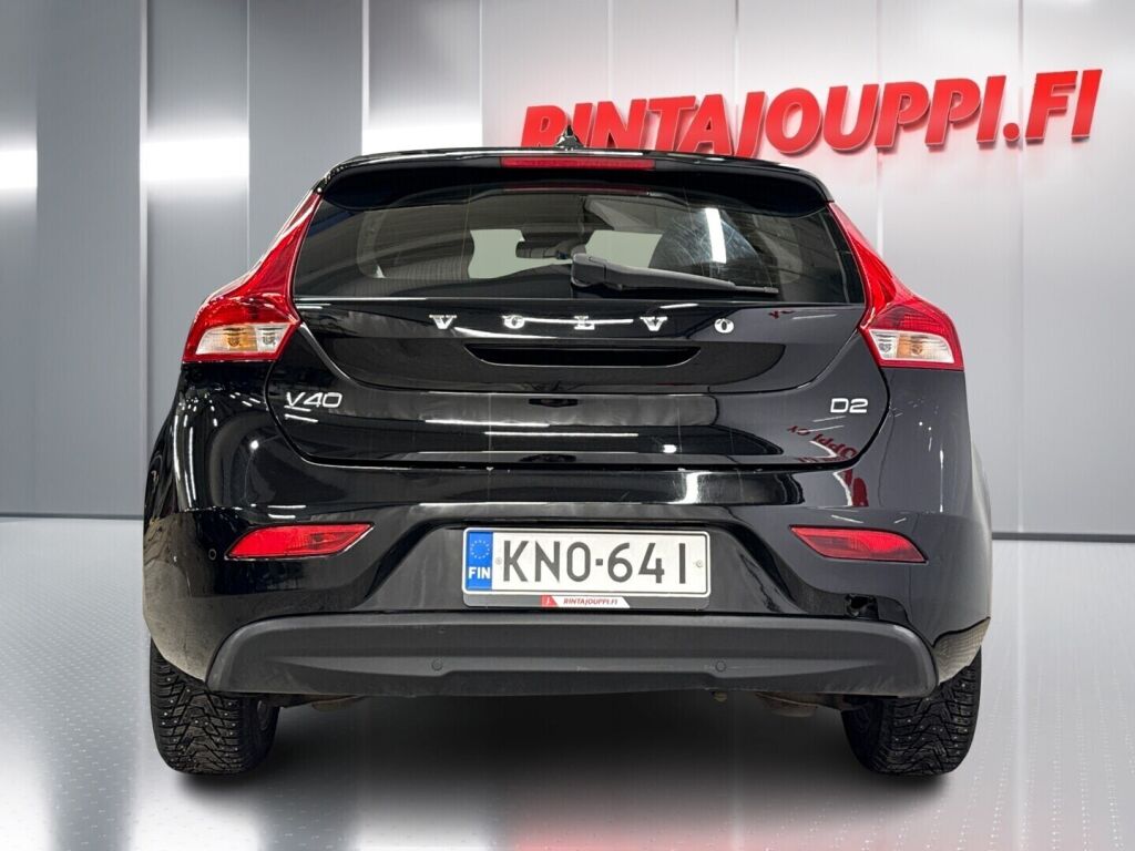 Volvo V40 2017 Musta