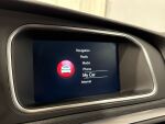 Volvo V40 2017 Musta