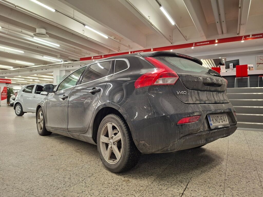 Volvo V40 2017 Musta