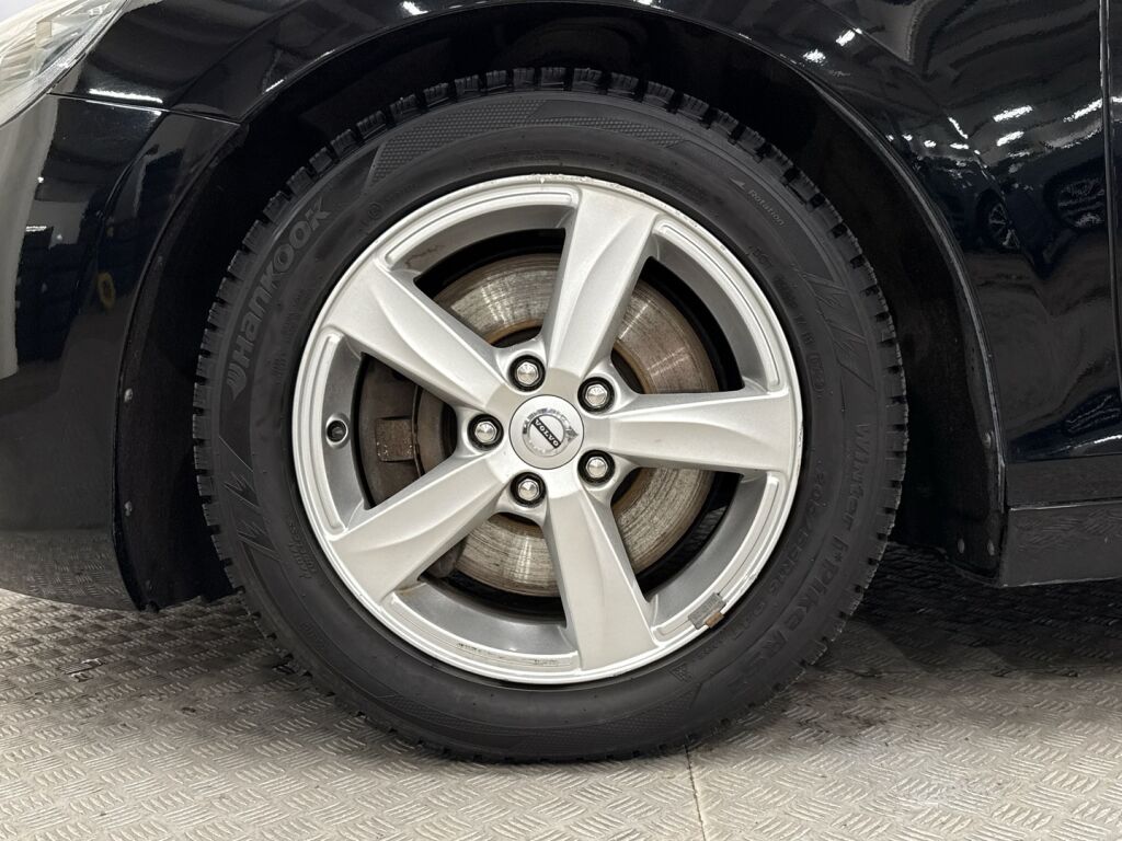 Volvo V40 2017 Musta