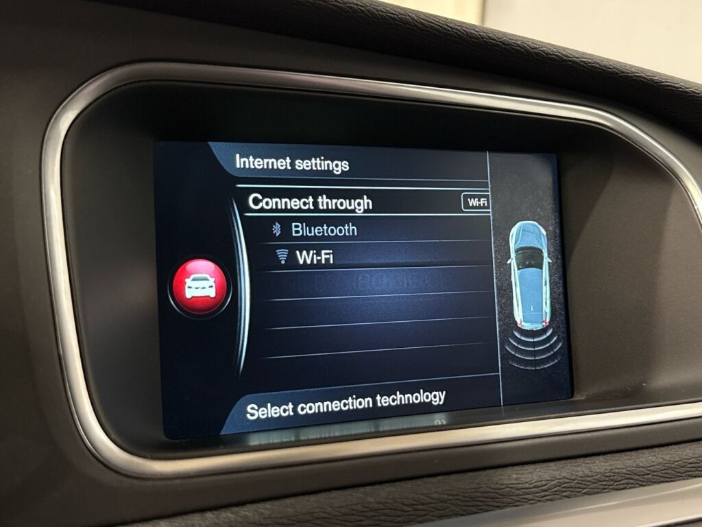 Volvo V40 2017 Musta