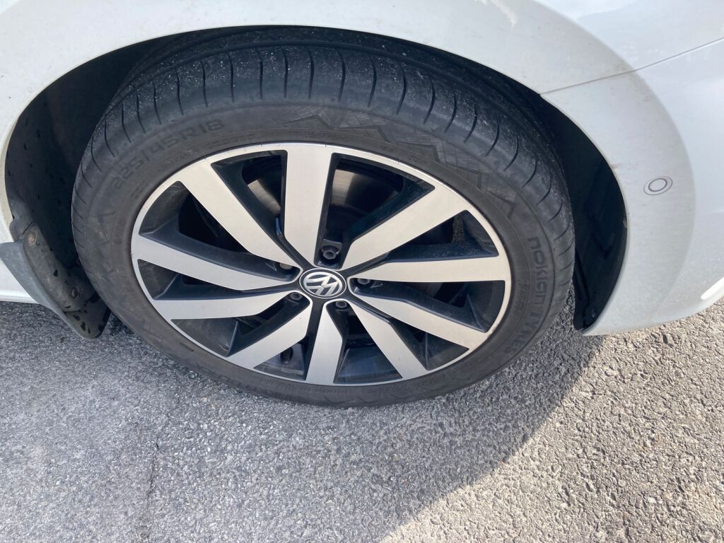 Volkswagen Touran 2016 Valkoinen