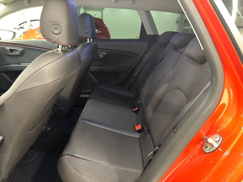 Seat Leon ST 2016 Punainen