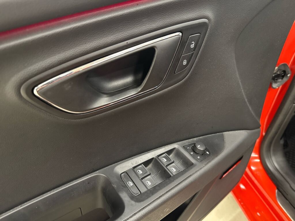 Seat Leon ST 2016 Punainen