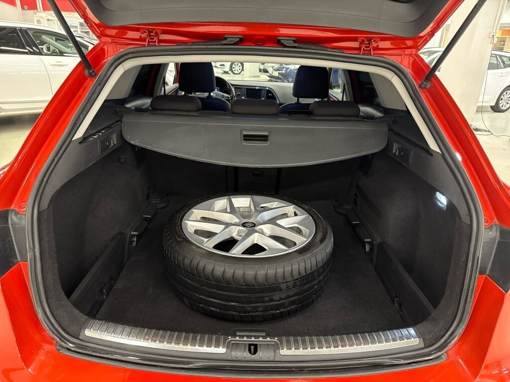 Seat Leon ST 2016 Punainen