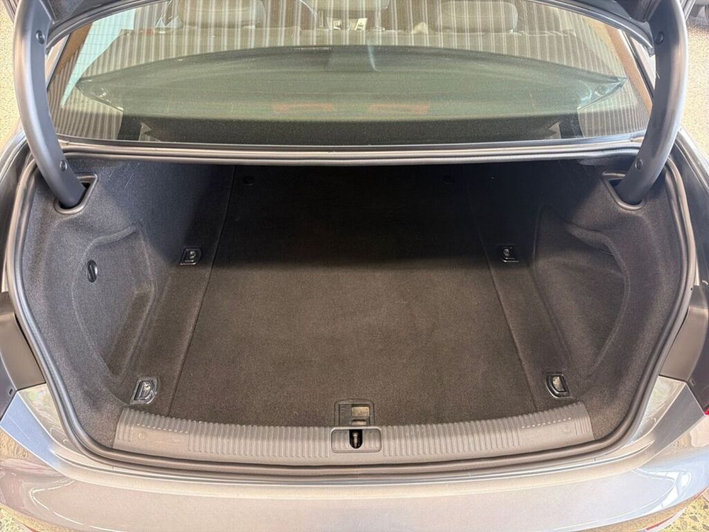 Audi A4 2016 Harmaa