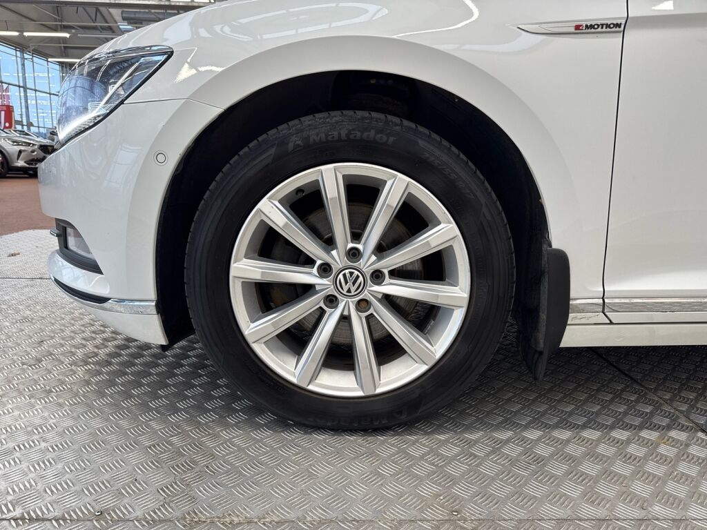 Volkswagen Passat 2016 Valkoinen