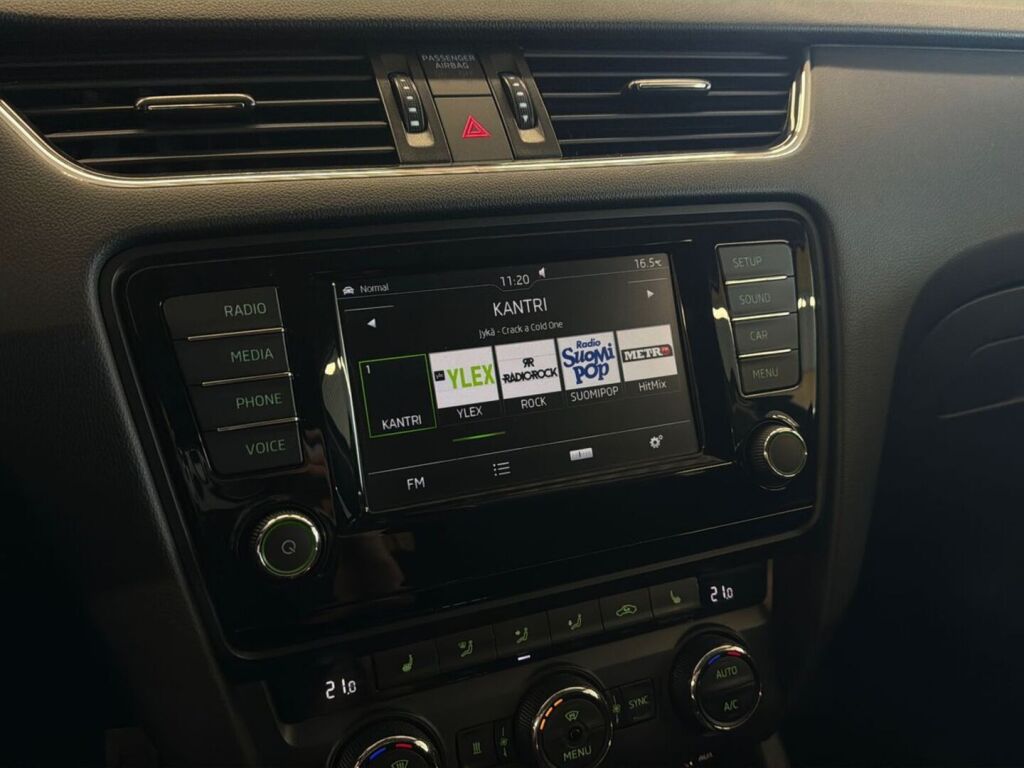 Skoda Octavia 2016 Musta