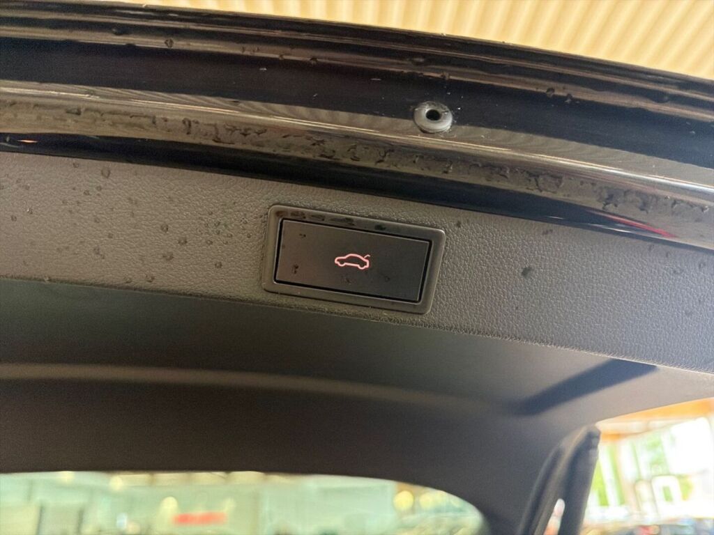Skoda Octavia 2016 Musta