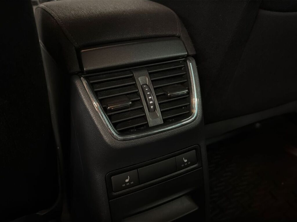 Skoda Octavia 2016 Musta