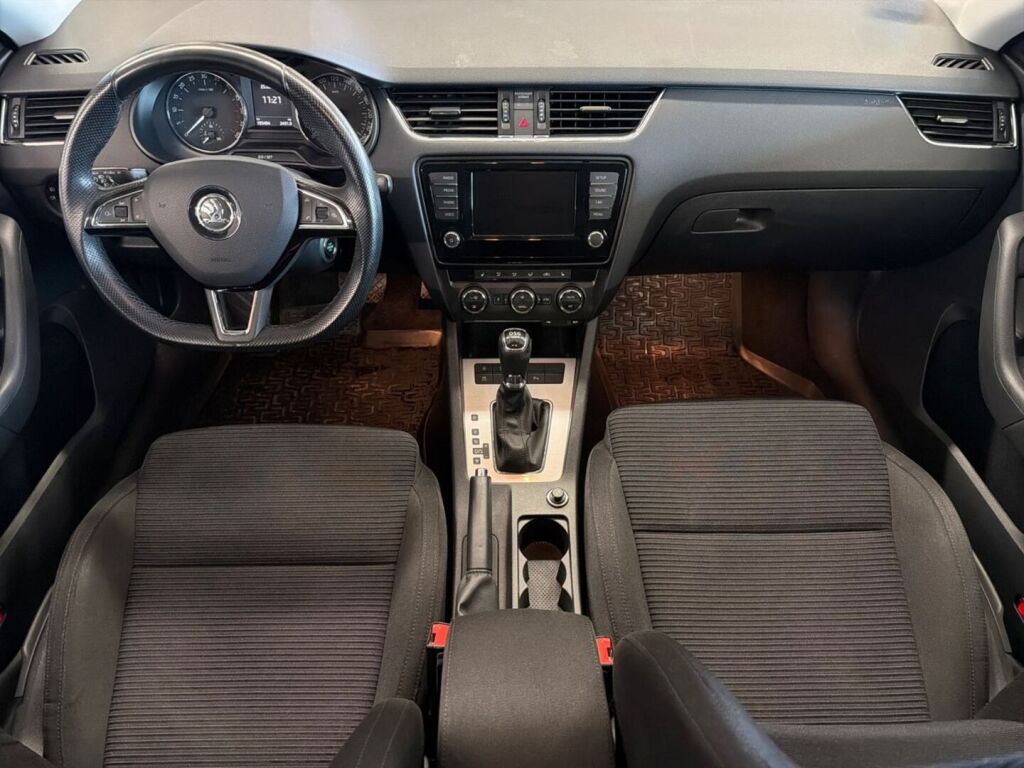 Skoda Octavia 2016 Musta