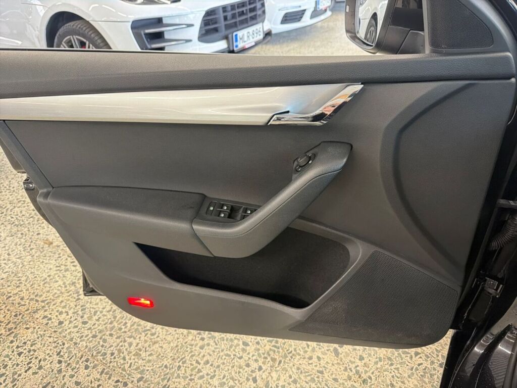 Skoda Octavia 2016 Musta