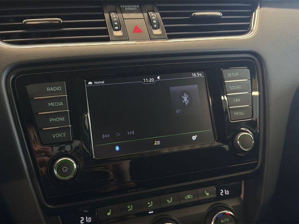 Skoda Octavia 2016 Musta
