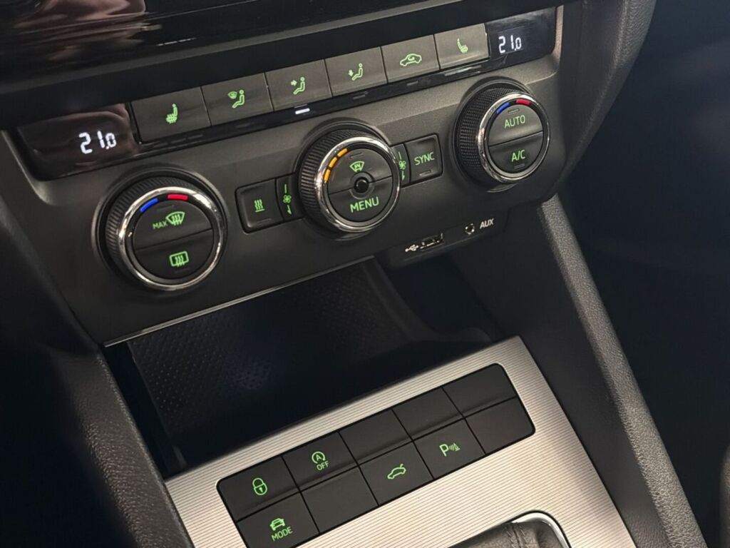 Skoda Octavia 2016 Musta