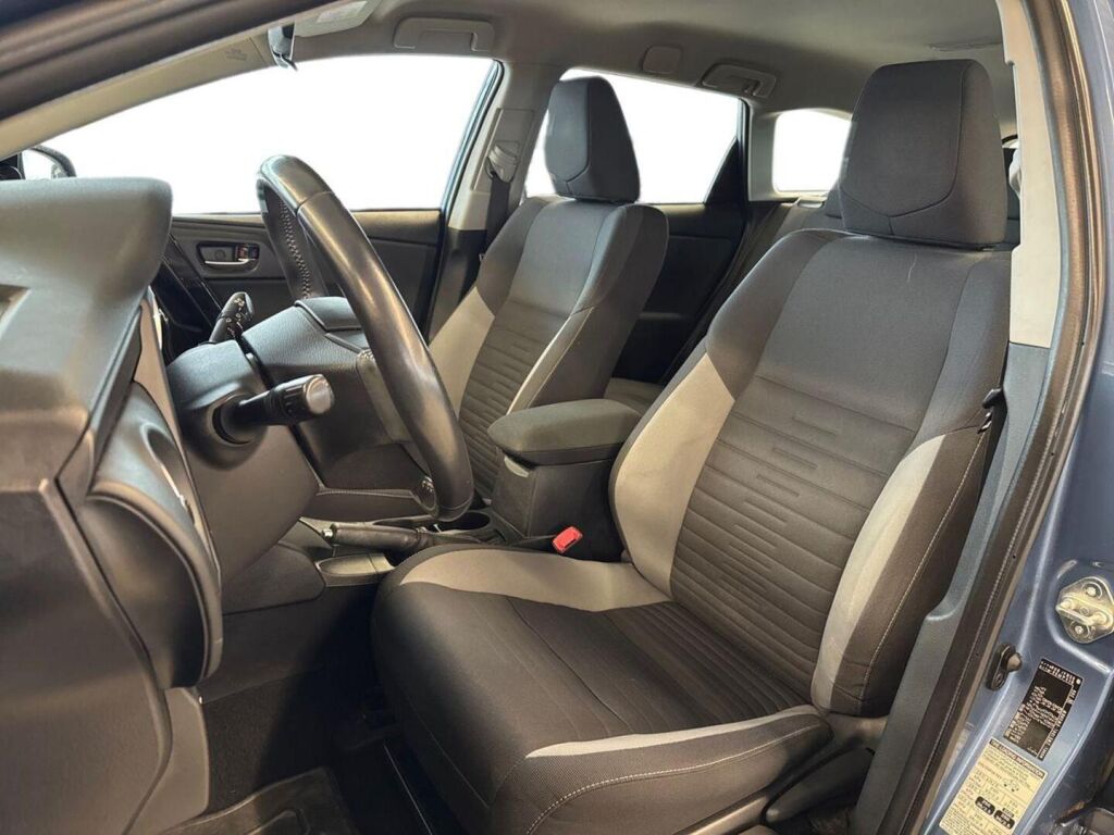 Toyota Auris 2016 Sininen