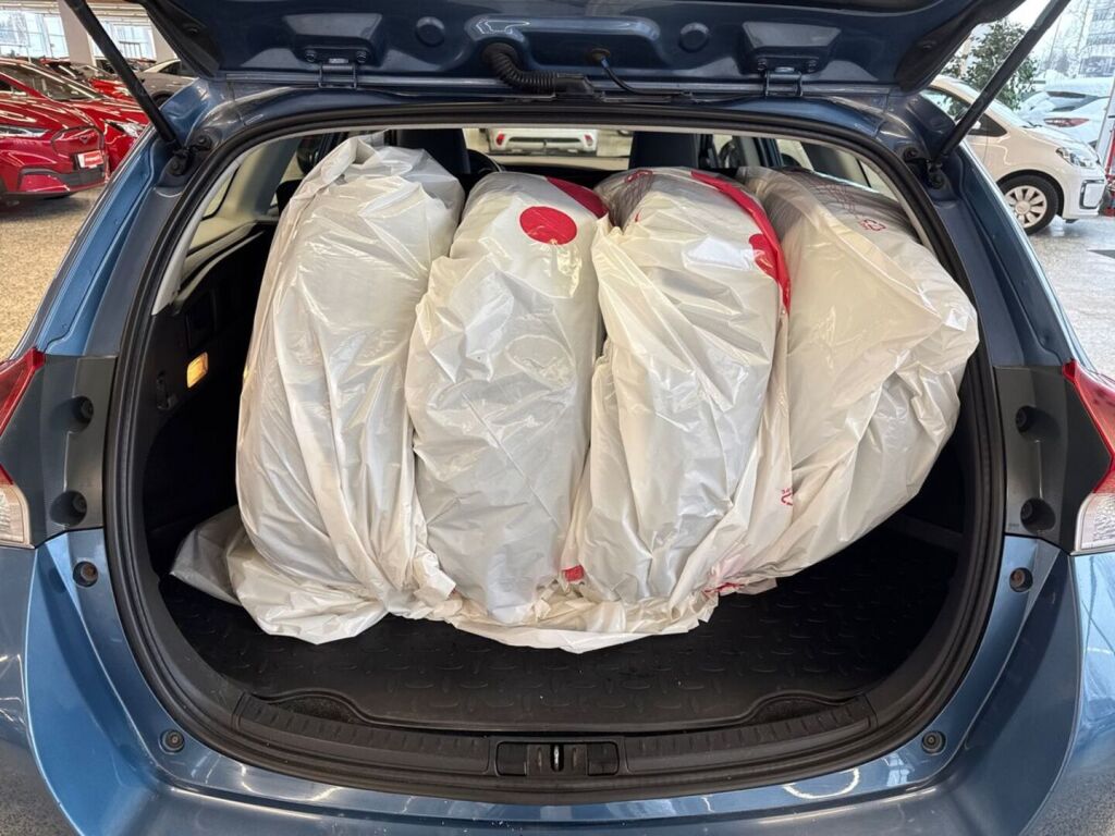 Toyota Auris 2016 Sininen