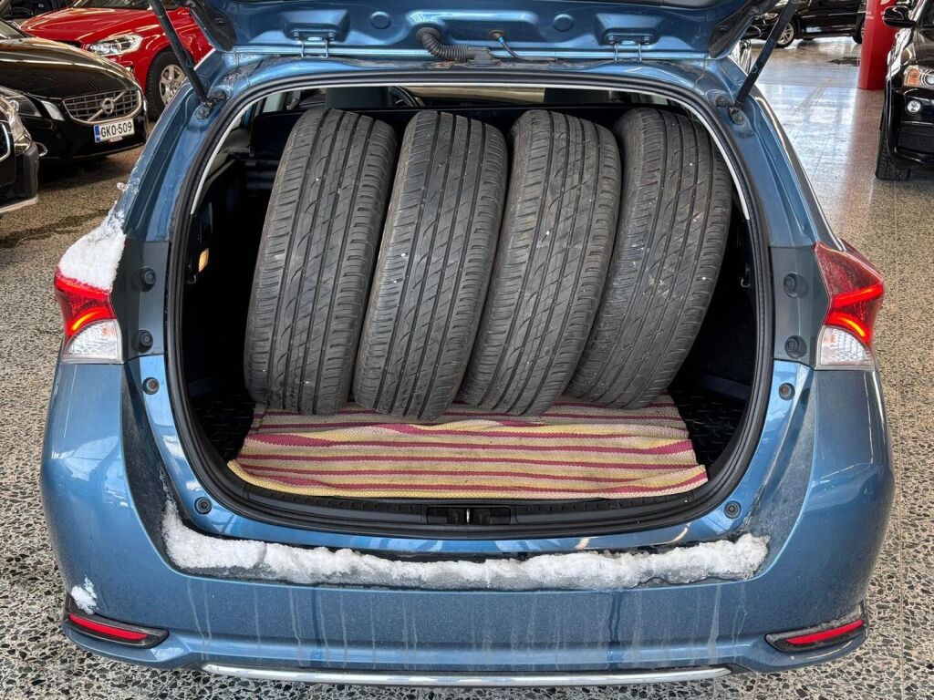 Toyota Auris 2016 Sininen