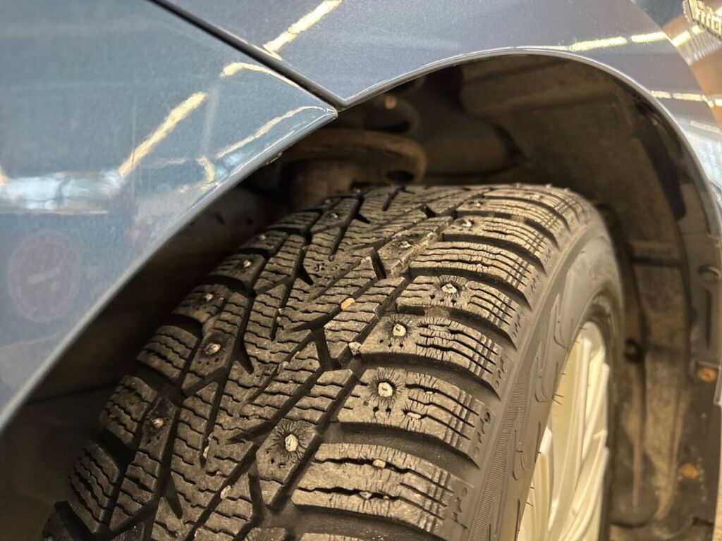 Toyota Auris 2016 Sininen