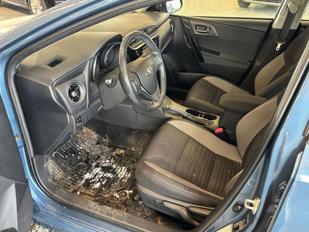 Toyota Auris 2016 Sininen