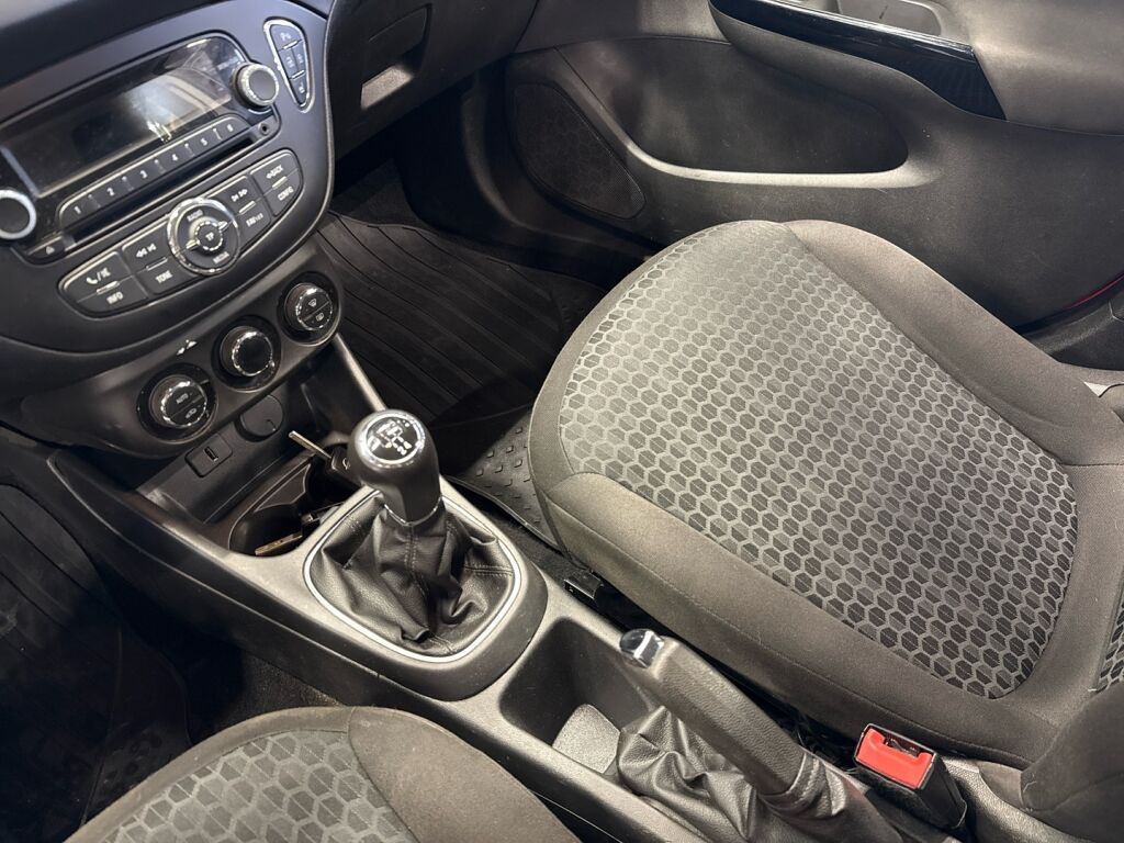 Opel Corsa 2016 Punainen