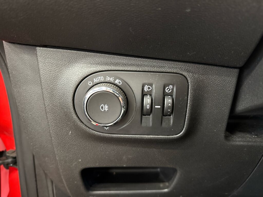 Opel Corsa 2016 Punainen