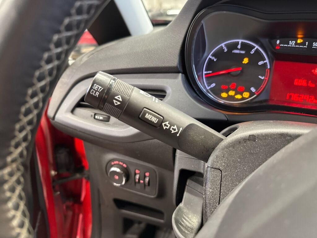 Opel Corsa 2016 Punainen