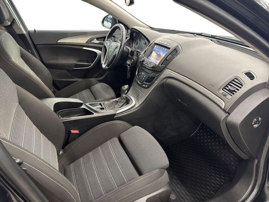 Opel Insignia 2016 Musta