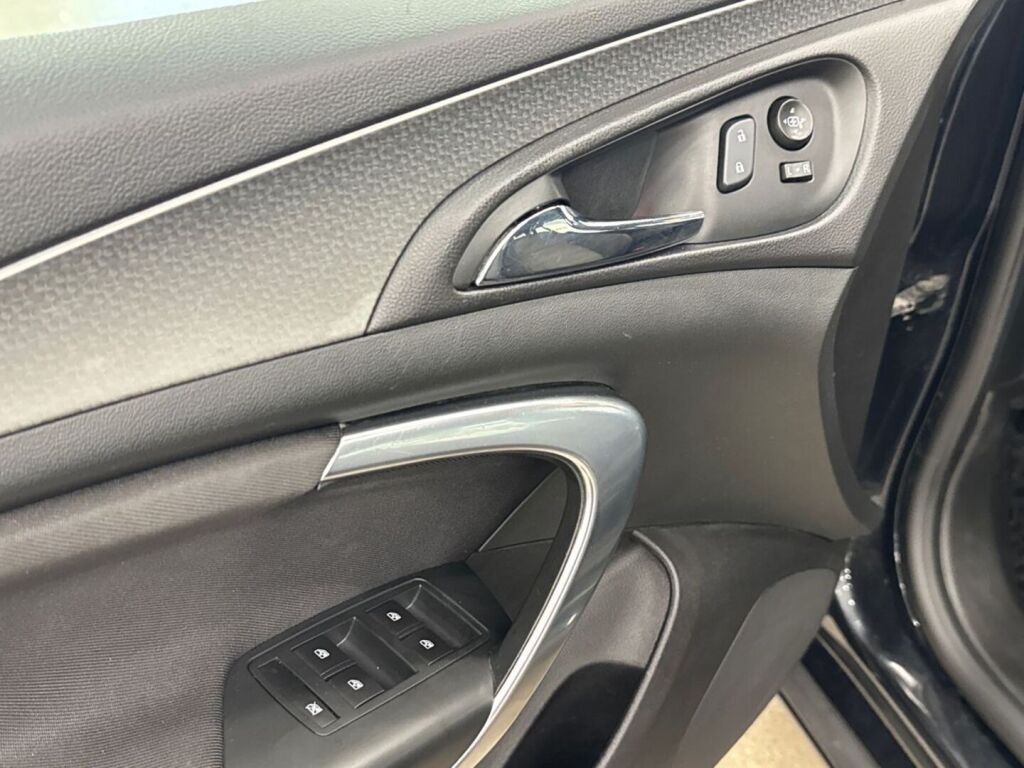 Opel Insignia 2016 Musta