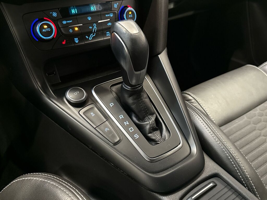 Ford Focus 2016 Musta