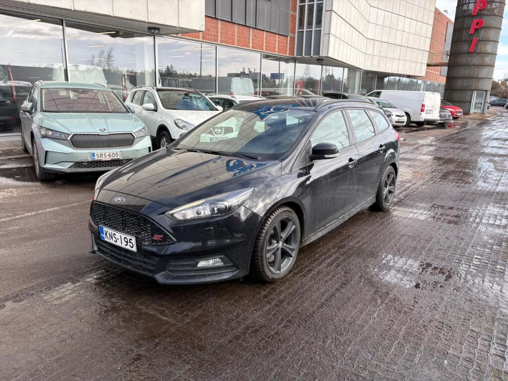Ford Focus 2016 Musta