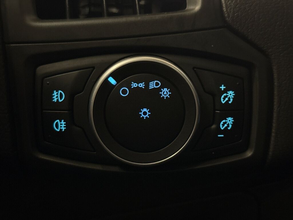 Ford Focus 2016 Musta